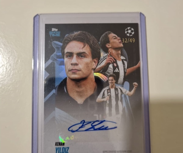 Kenan Yıldız – Topps Show Time 2024/25 – 32/49 Sticker İmzalı